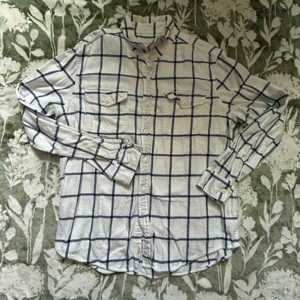 American Eagle Outfitters Blue and White Casual Button Down Shirt